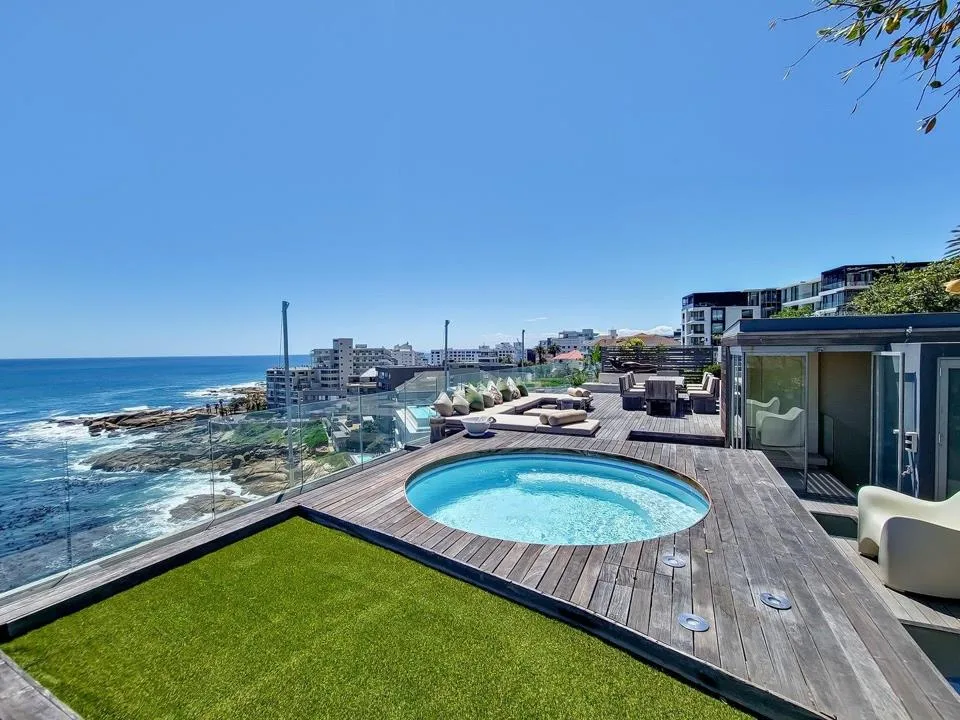 3 Bedroom Apartment / flat to rent in Bantry Bay