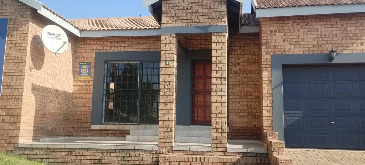 2 Bedroom Townhouse to rent in Model Park
