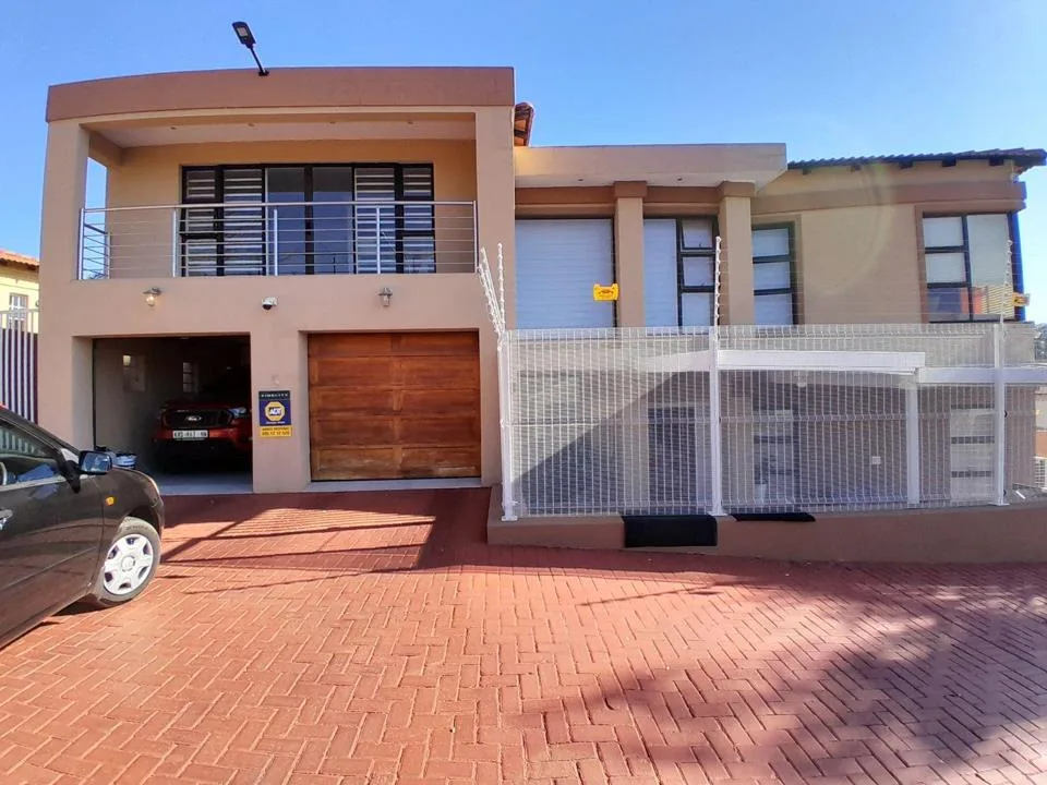 3 Bedroom House for sale in Safari Gardens