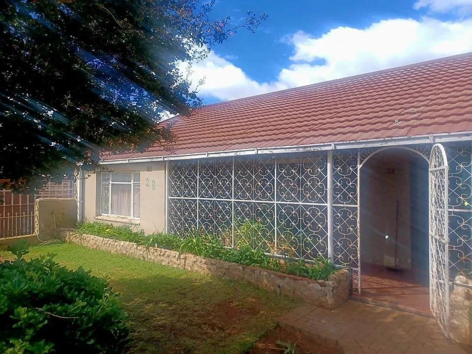 3 Bedroom House for sale in Square Hill Park