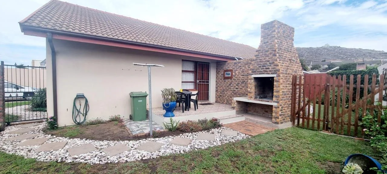 2 Bedroom Apartment / flat to rent in Saldanha Central