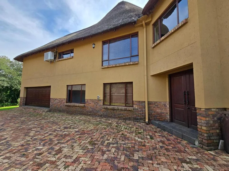 5 Bedroom House for sale in Boschenvaal River Front Lodges