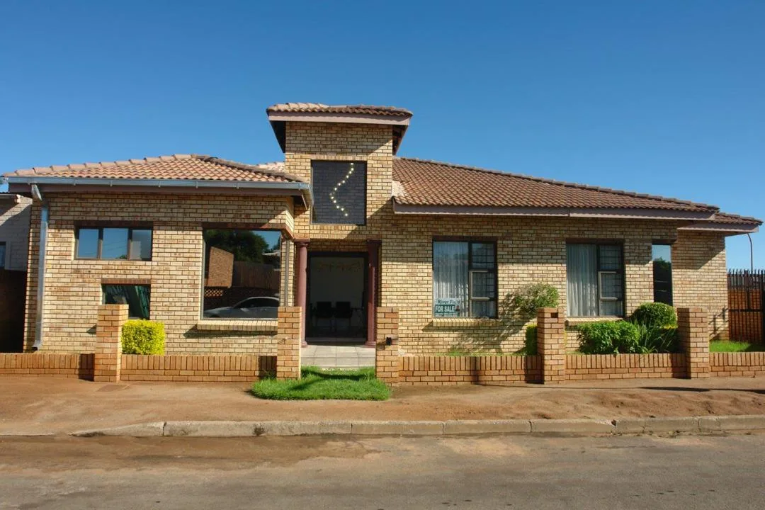 5 Bedroom House for sale in Moghul Park