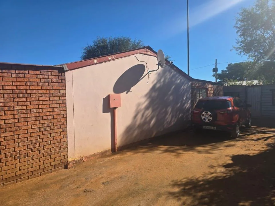 2 Bedroom House for sale in Roodepan