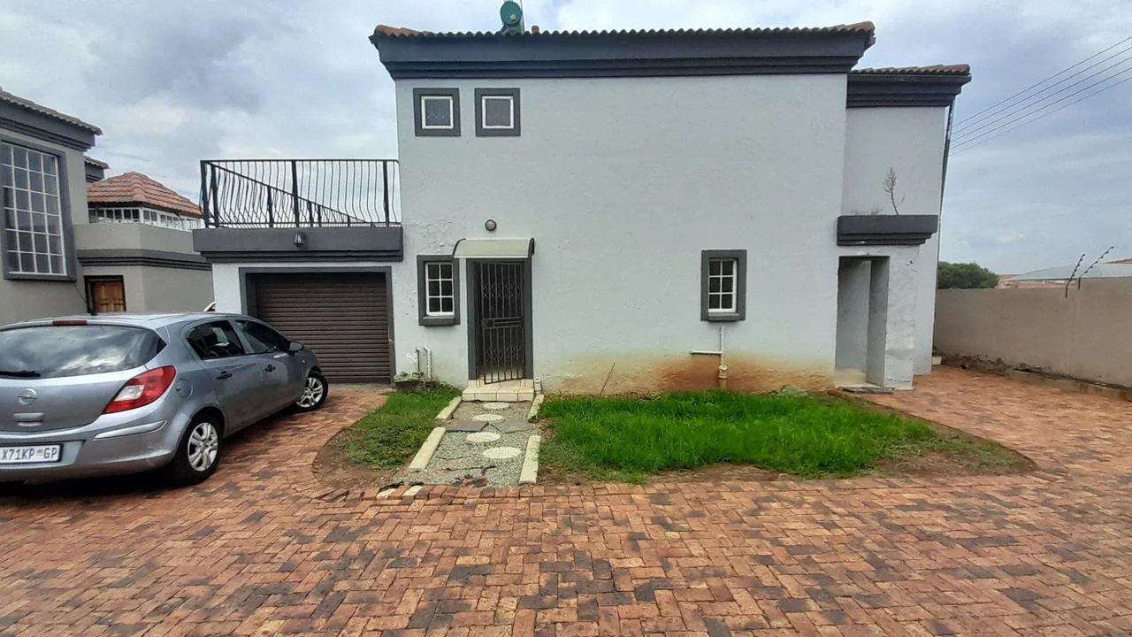 3 Bedroom Townhouse to rent in Bergsig