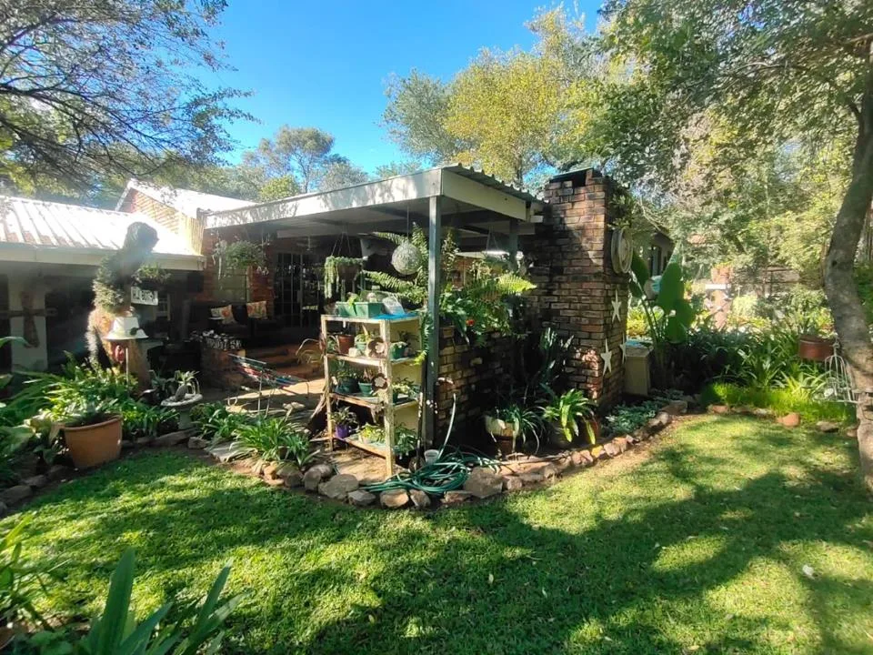 2 Bedroom House for sale in Leeupoort