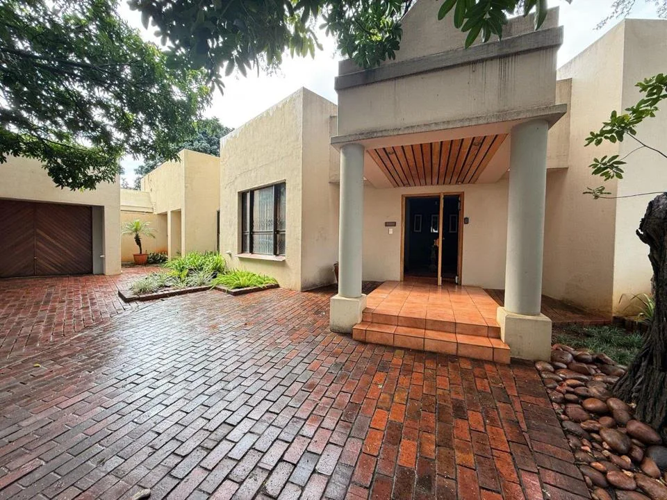 5 Bedroom House for sale in Chroompark