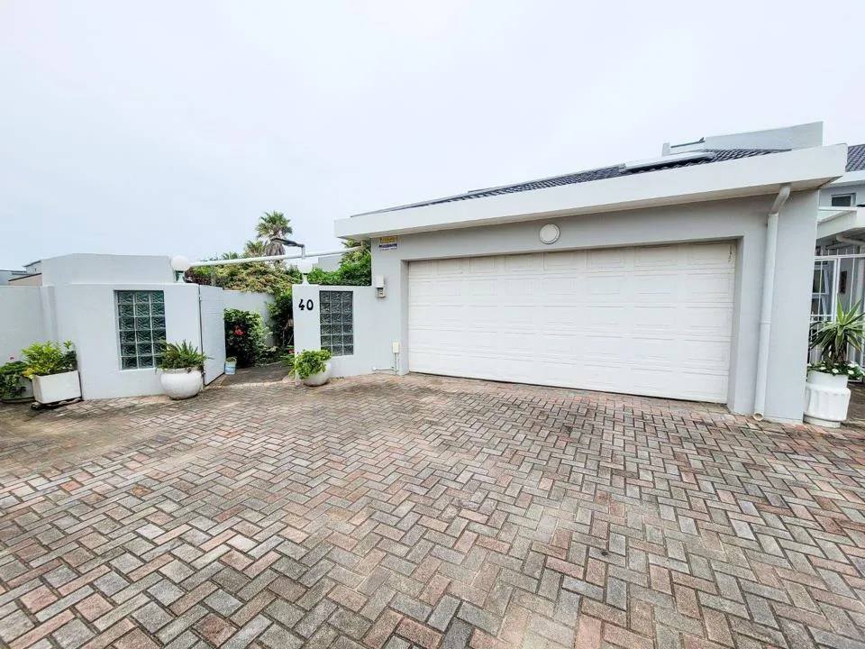 4 Bedroom Townhouse for sale in Gonubie