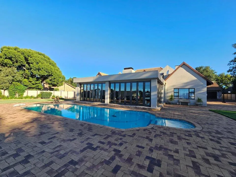 4 Bedroom House for sale in Vaalpark