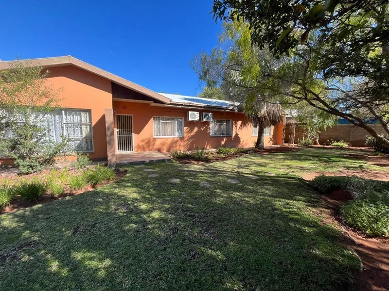4 Bedroom House for sale in Oosterville