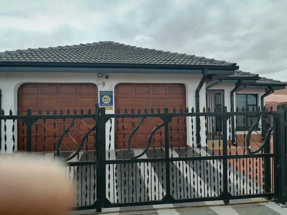 4 Bedroom House for sale in Lebowakgomo Zone B