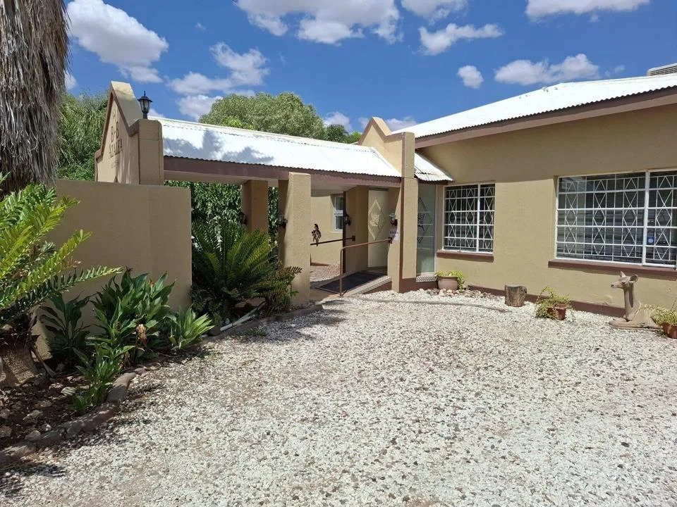 7 Bedroom House for sale in Middelpos