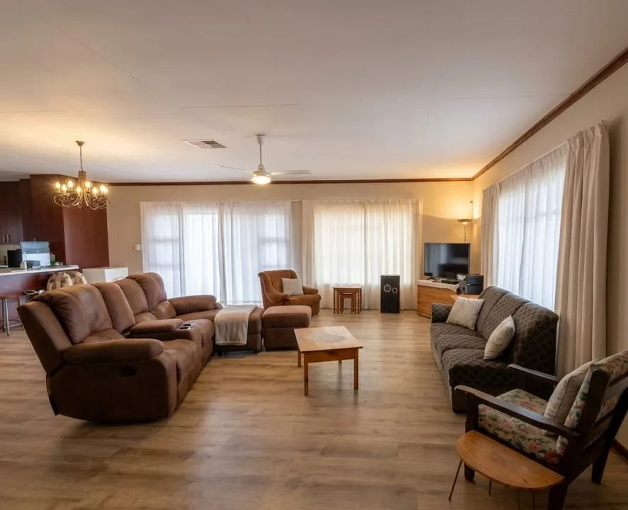 4 Bedroom House for sale in Olyfvenhoudtsdrift