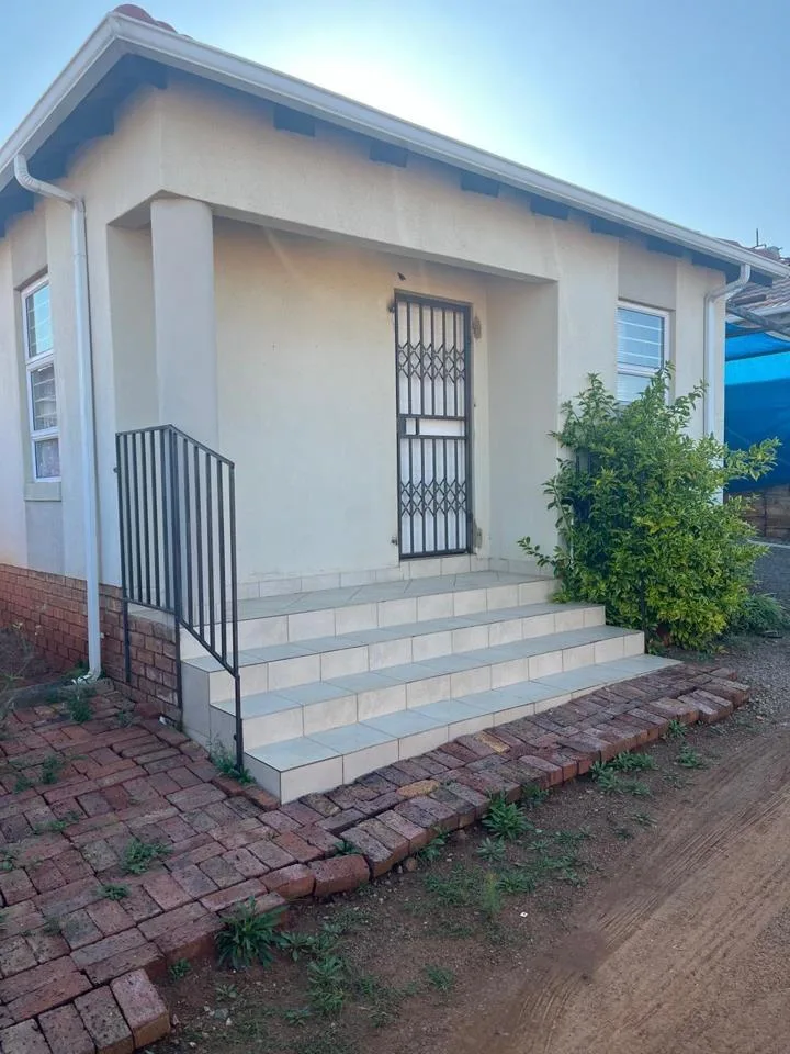 2 Bedroom House to rent in Glenway Estate