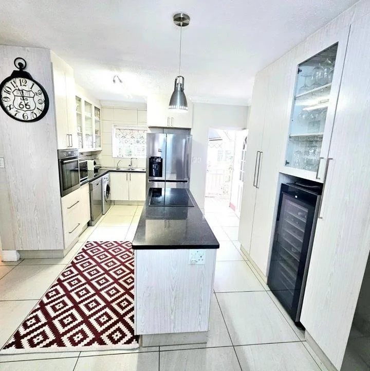 2 Bedroom Apartment / flat to rent in Die Hoewes