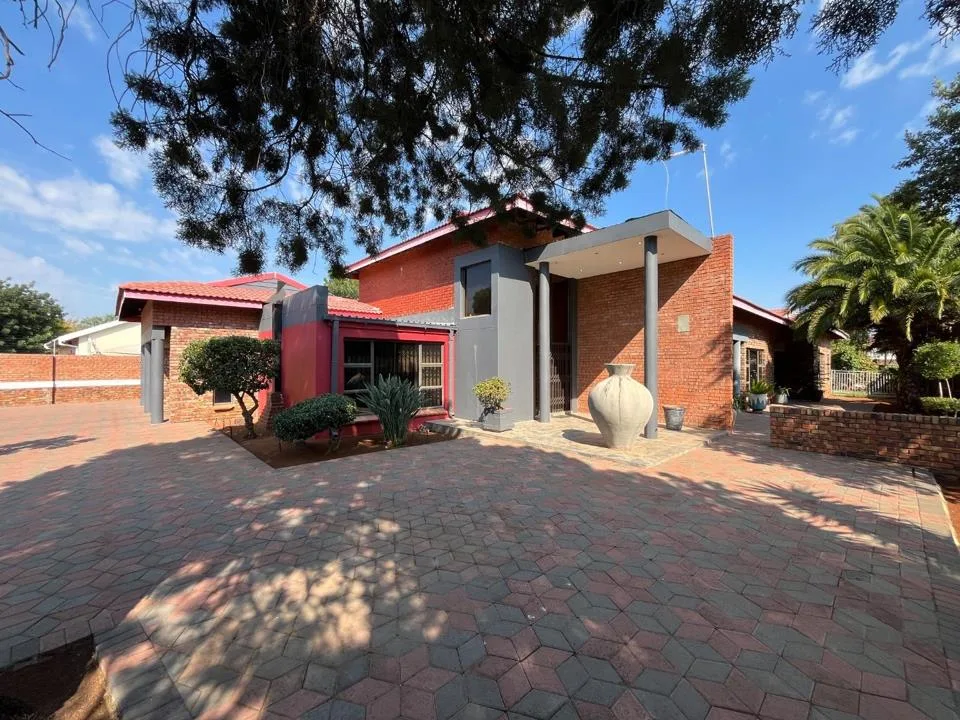 4 Bedroom House for sale in Royldene