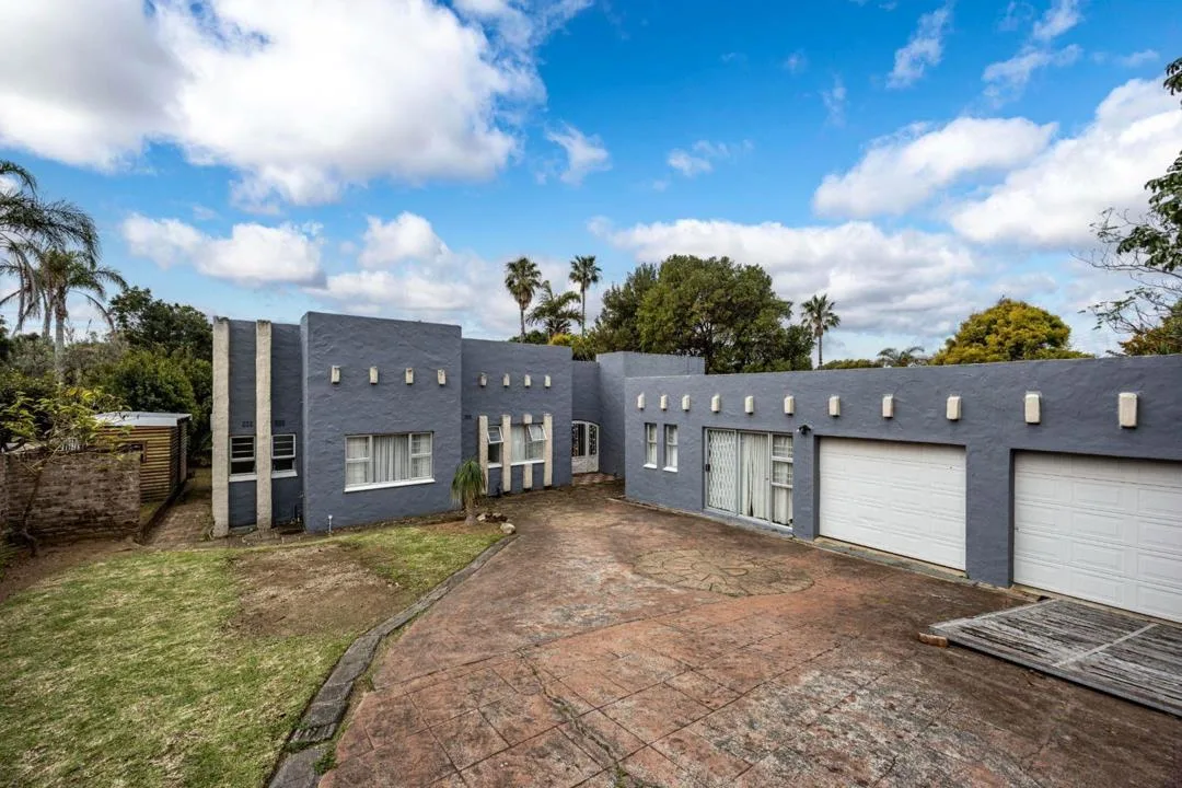 6 Bedroom House for sale in Blue Bend