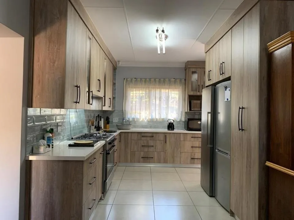3 Bedroom House for sale in Kranspoort