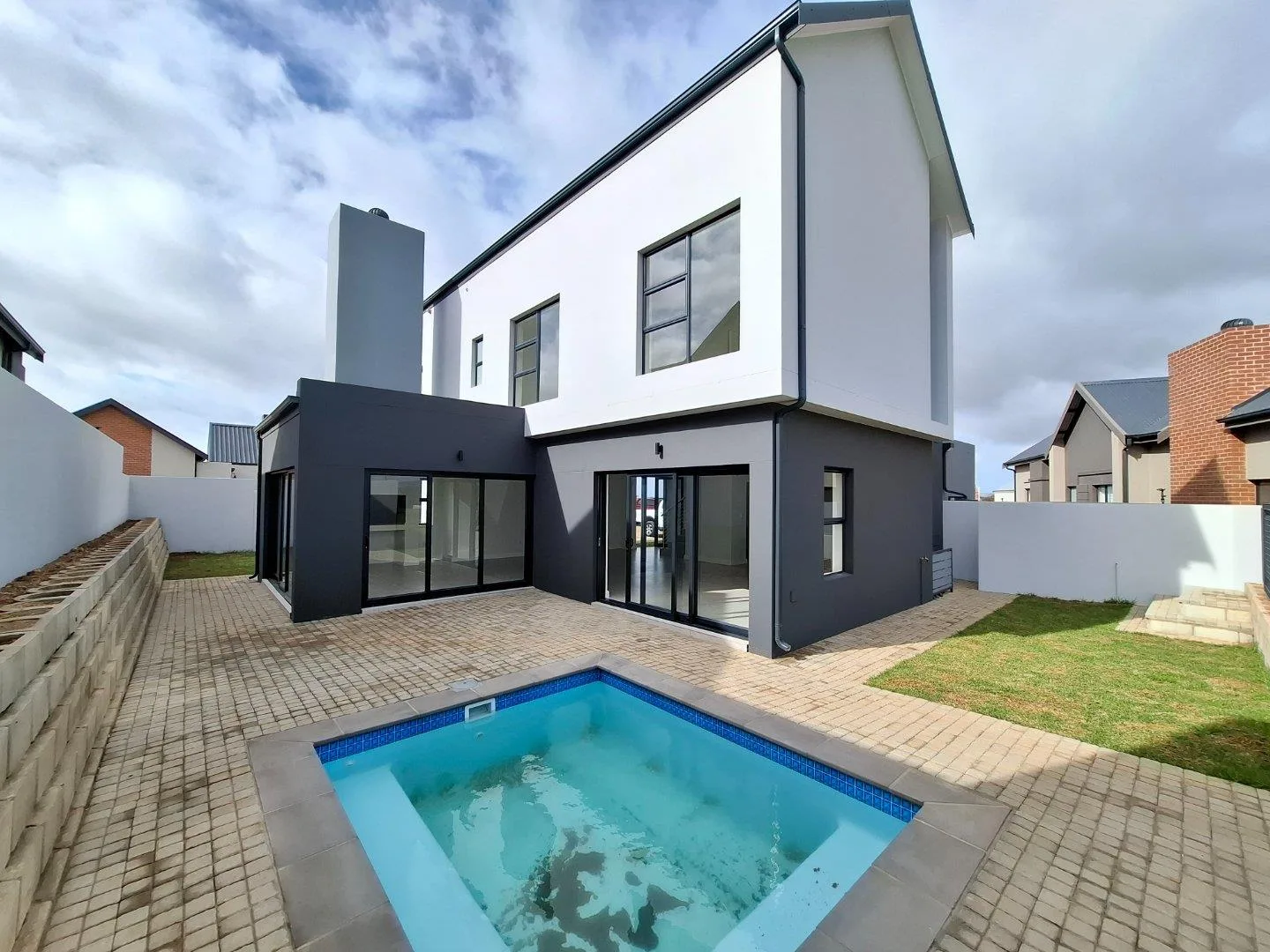 4 Bedroom House to rent in Outeniquasbosch