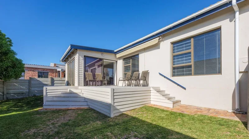 3 Bedroom House to rent in Struisbaai