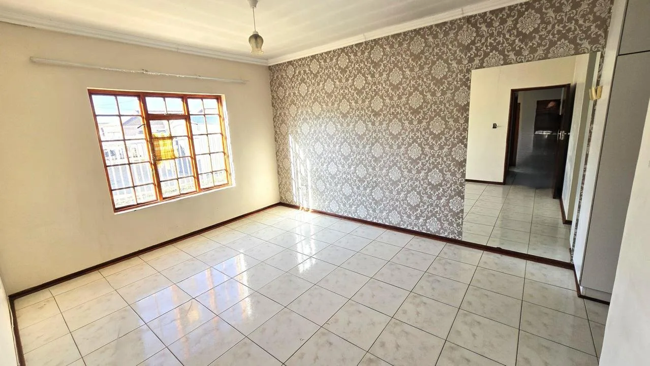 3 Bedroom House for sale in Mandela View