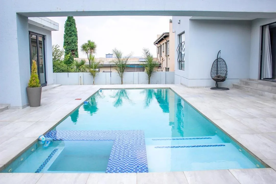 7 Bedroom House for sale in Gholfsig