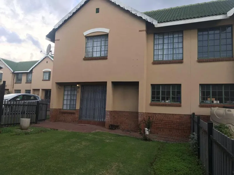 3 Bedroom Townhouse for sale in Reyno Ridge