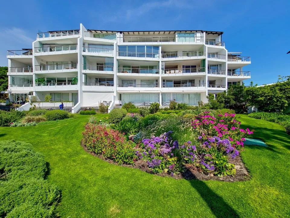 3 Bedroom Apartment / flat to rent in Mouille Point