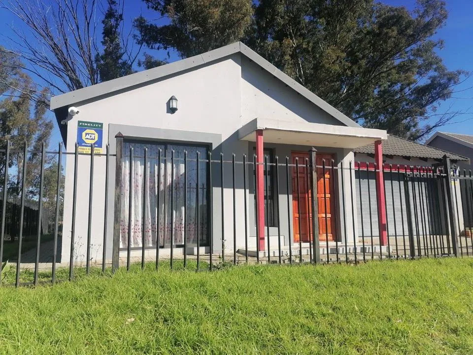 3 Bedroom House for sale in Bloemspruit