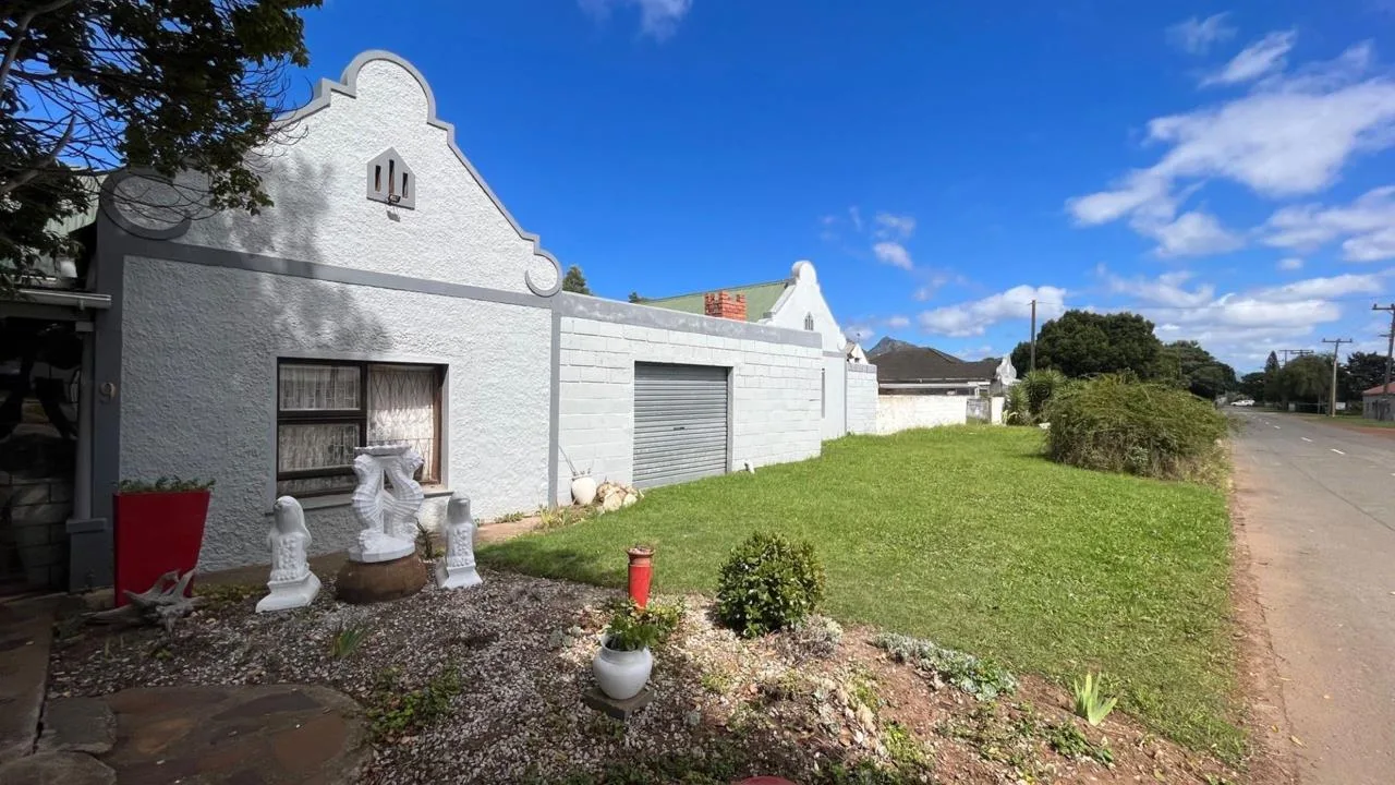 7 Bedroom House for sale in Kareedouw