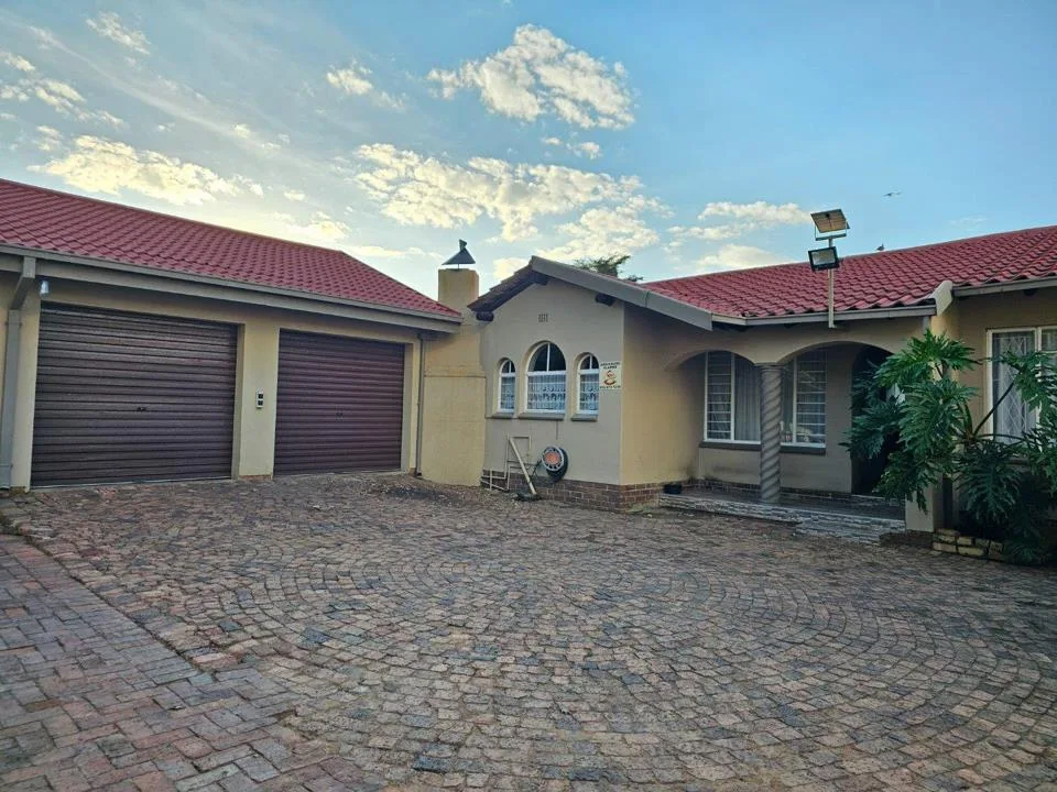 3 Bedroom House for sale in Vaalpark