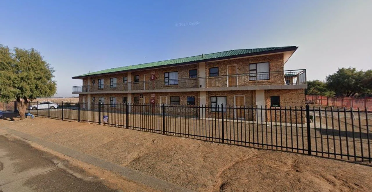 2 Bedroom House for sale in Lourierpark