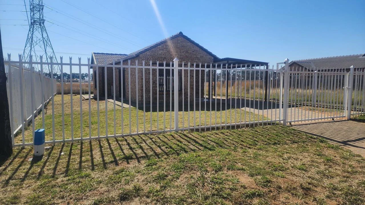 3 Bedroom House for sale in Mandela View