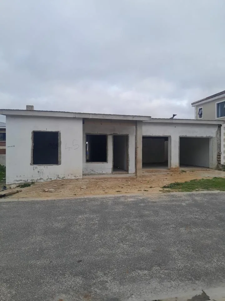 4 Bedroom House for sale in Hawston