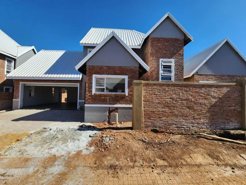 3 Bedroom House for sale in Van Der Hoff Park