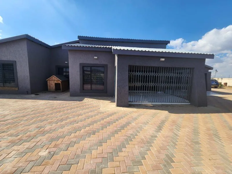 3 Bedroom House for sale in Kotishing