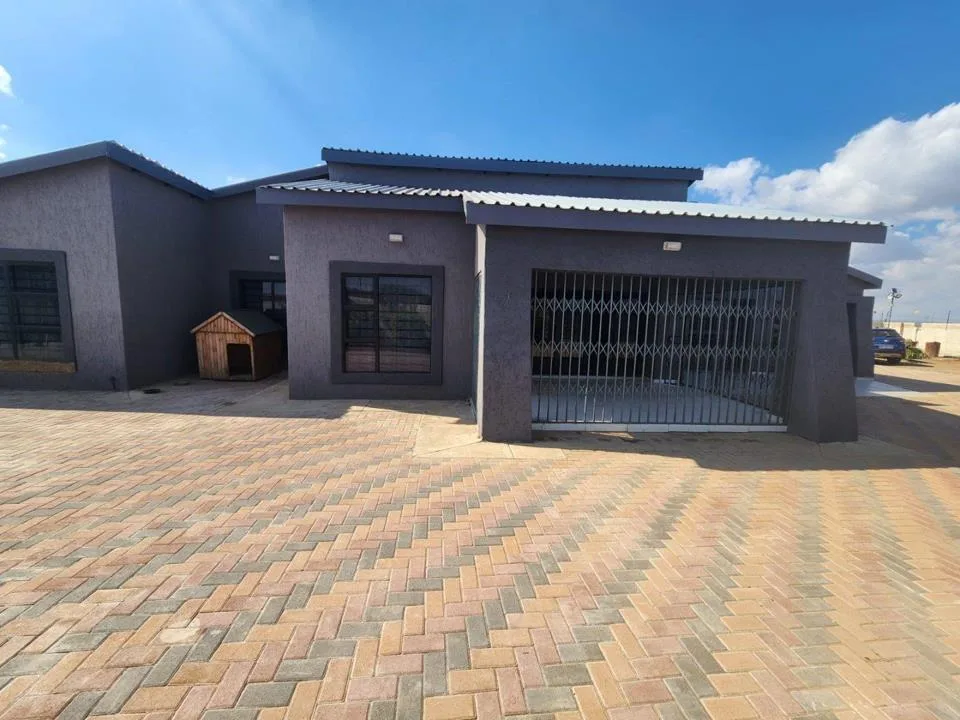 3 Bedroom House for sale in Kotishing