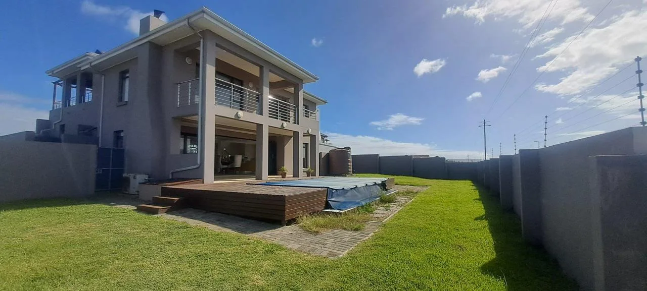3 Bedroom House for sale in Kidds Beach