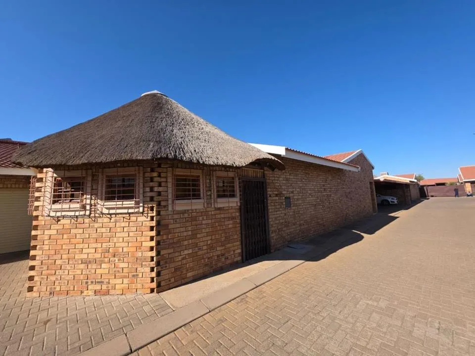 3 Bedroom Townhouse for sale in Royldene