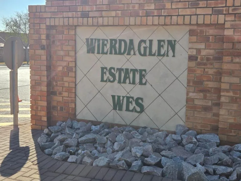 2 Bedroom Townhouse to rent in Rooihuiskraal North