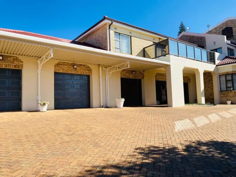 9 Bedroom House for sale in Myezo Park