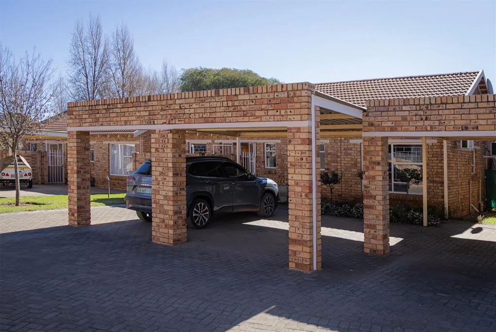 3 Bedroom Townhouse for sale in Quaggafontein