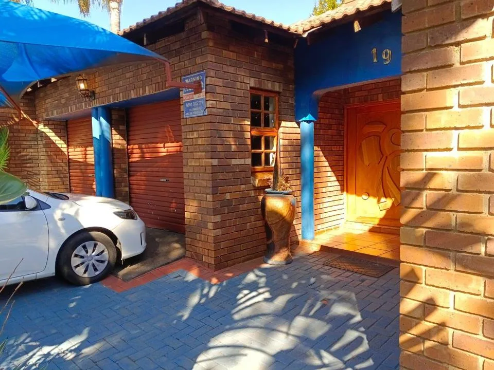 4 Bedroom House for sale in Flora Park