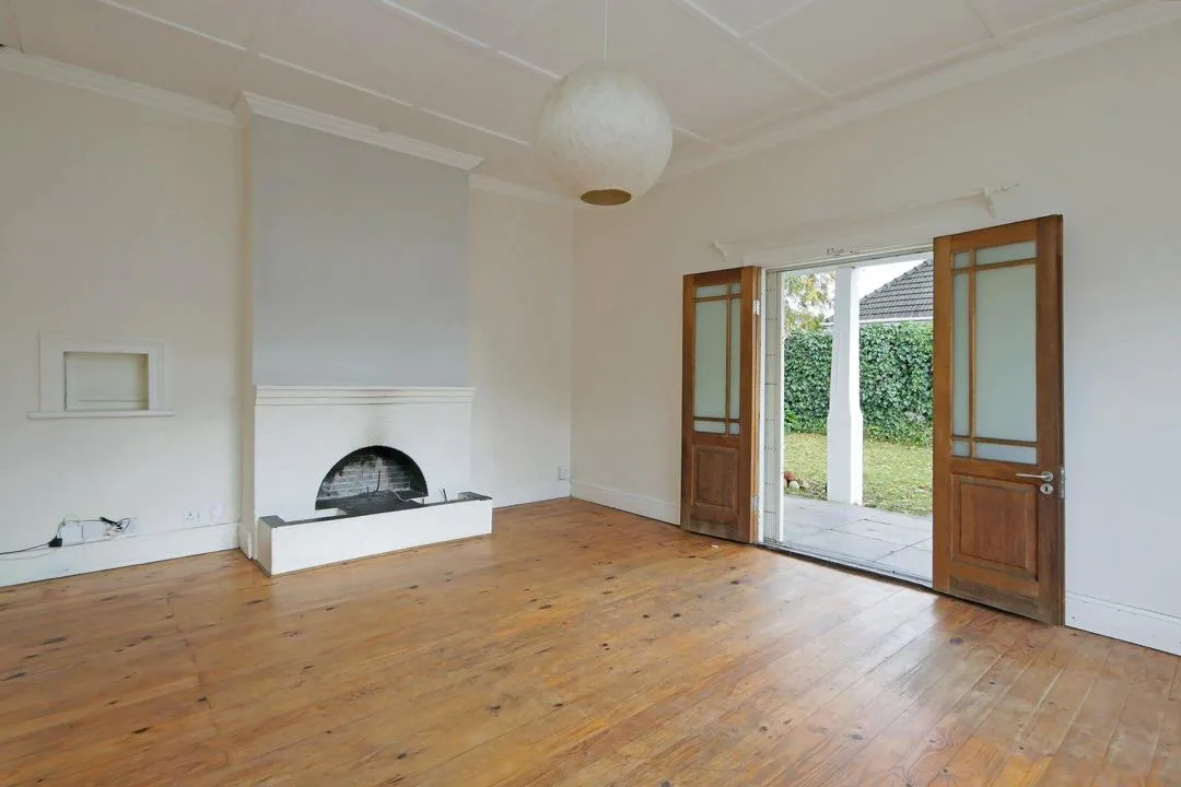 2 Bedroom House to rent in Claremont