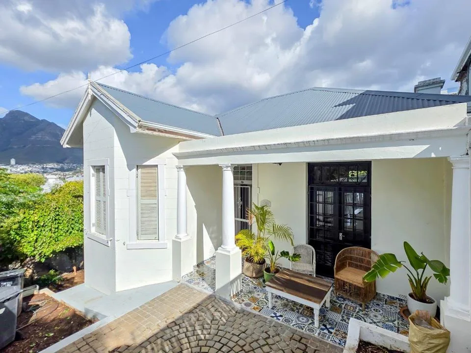 2 Bedroom House to rent in Tamboerskloof