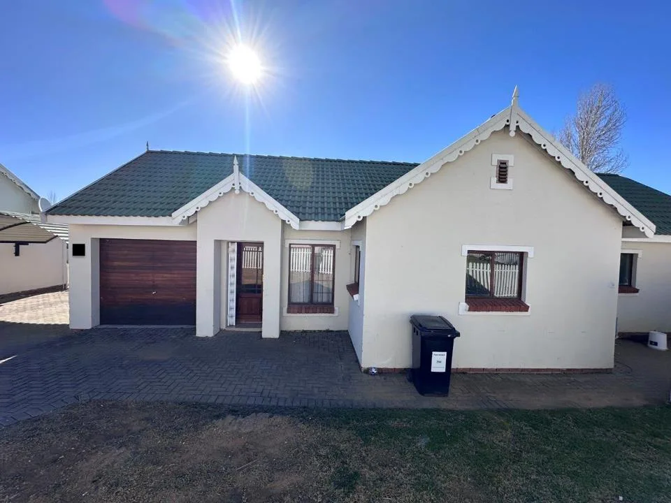 3 Bedroom Townhouse for sale in Hillside