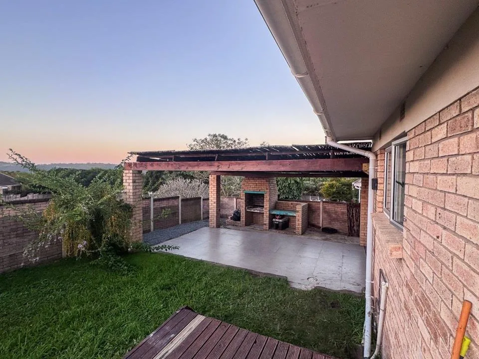 3 Bedroom Townhouse for sale in Beacon Bay