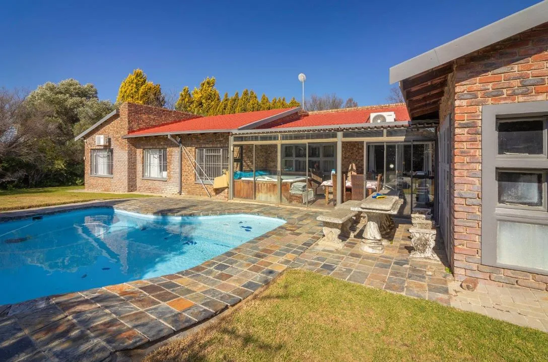 3 Bedroom House for sale in Tuinhof