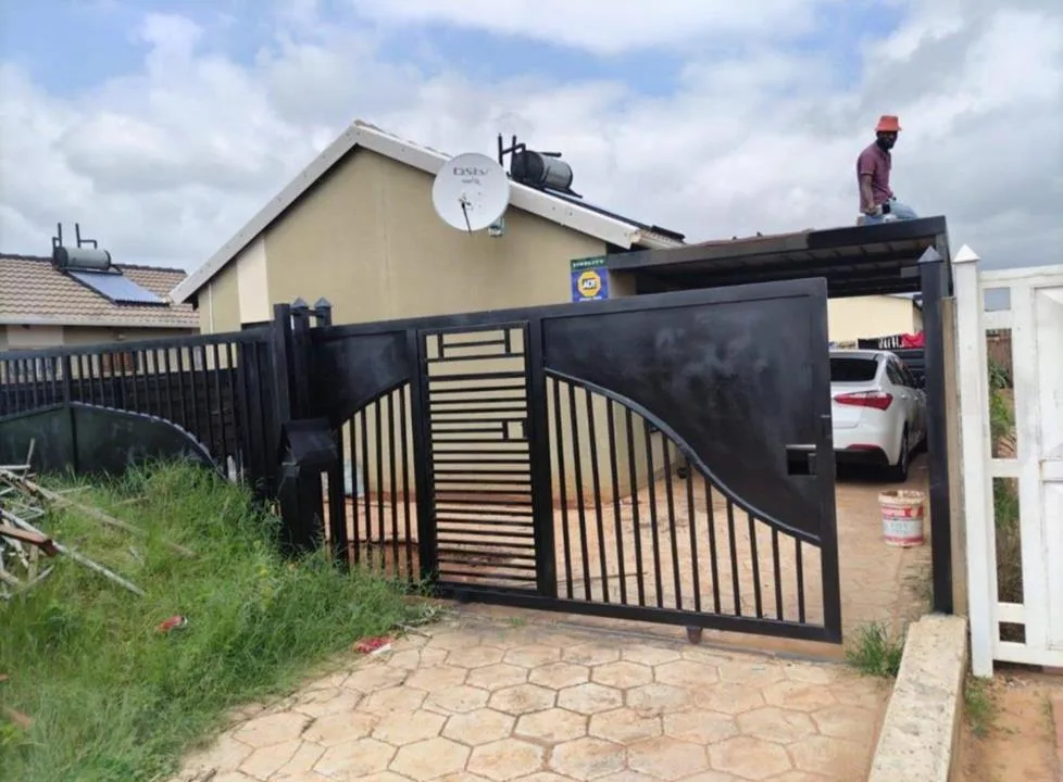 2 Bedroom House to rent in Rosslyn