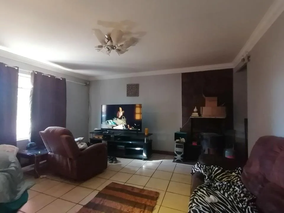 3 Bedroom House for sale in Ehrlich Park